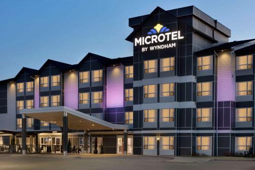 Estevan Hotel | Microtel Inn & Suites by Wyndham Estevan