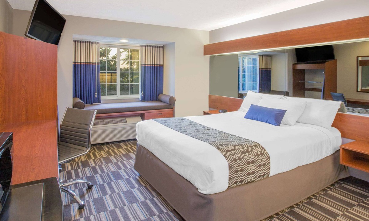 Manistee Hotel | Microtel Inn & Suites by Wyndham Manistee