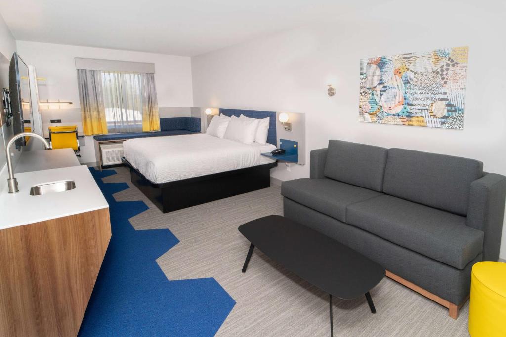 Newark Hotel | Microtel Inn & Suites by Wyndham Newark NY