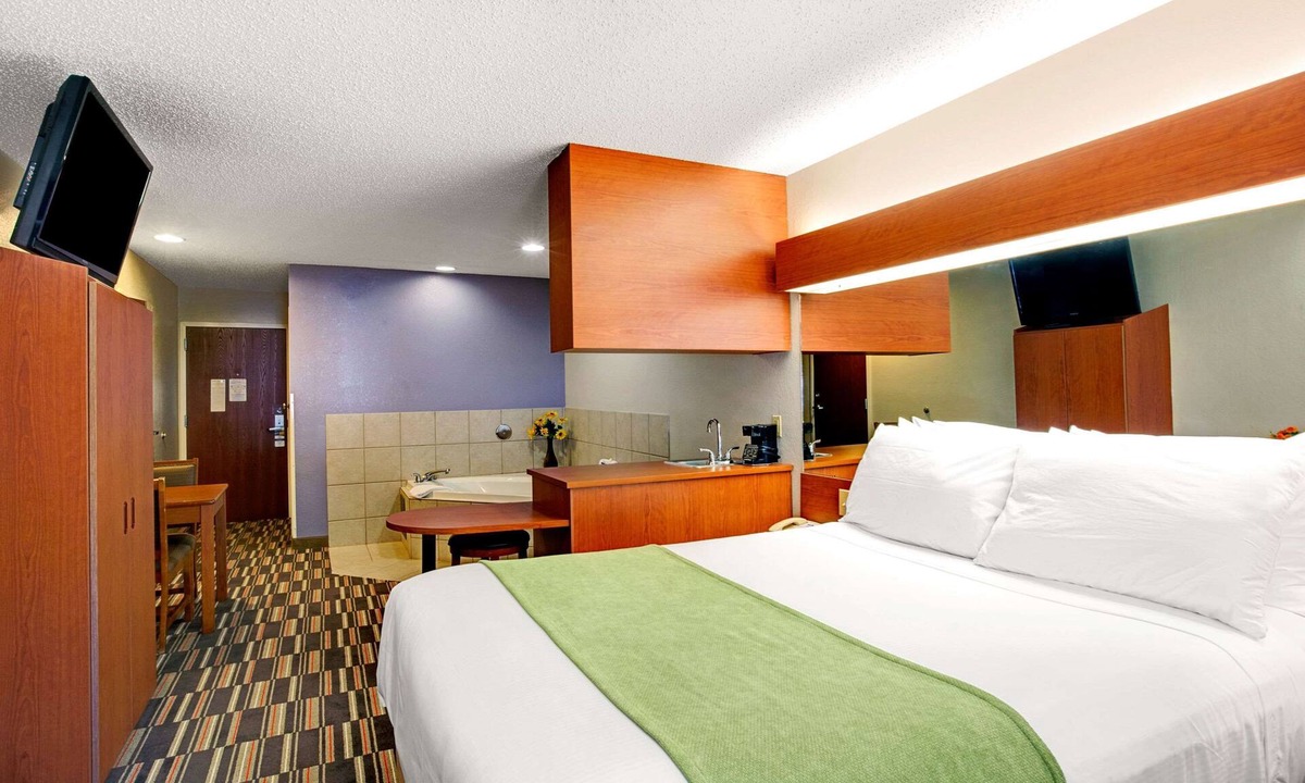 Cherokee Hotel | Microtel Inn & Suites by Wyndham Cherokee