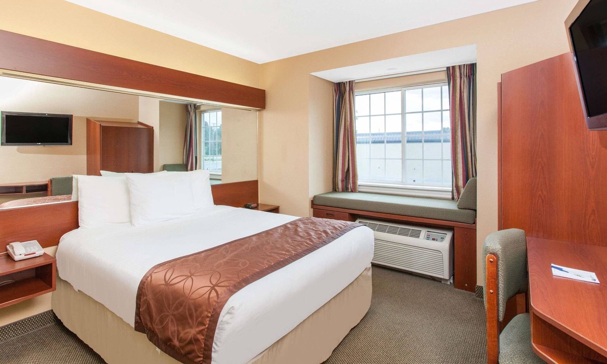 Rogers Hotel | Microtel Inn & Suites by Wyndham Rogers