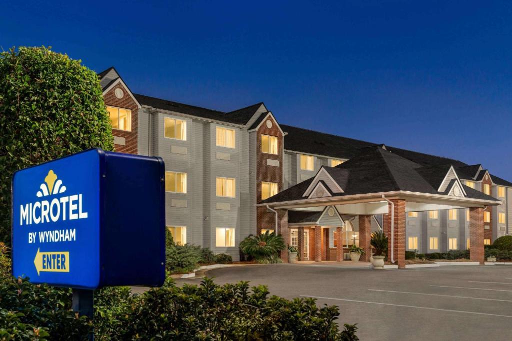 Tifton Hotel | Microtel Inn & Suites by Wyndham