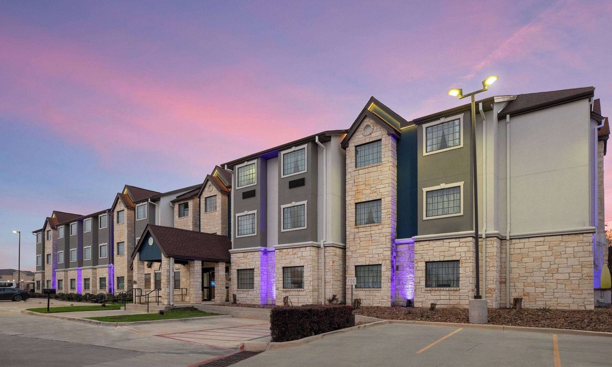 Buda Hotel | Microtel Inn & Suites by Wyndham Buda Austin South