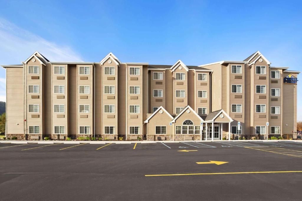 Sayre Hotel | Microtel Inn & Suites-Sayre, PA