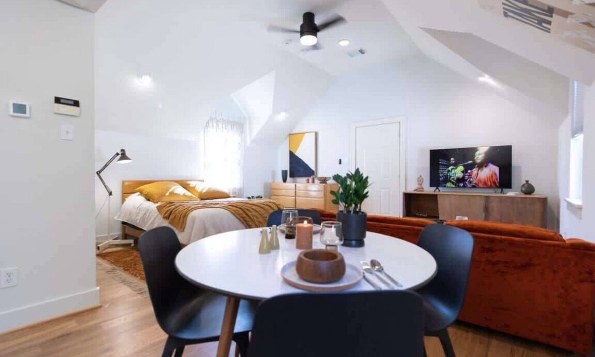 Woodland Heights House | mid-century 70s retro studio:Easy World Cup Access