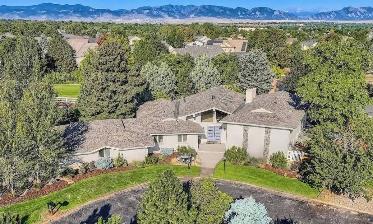 Westcliff and Cambridge House | Mid-Century Escape w/Hot Tub & Arcade Fun