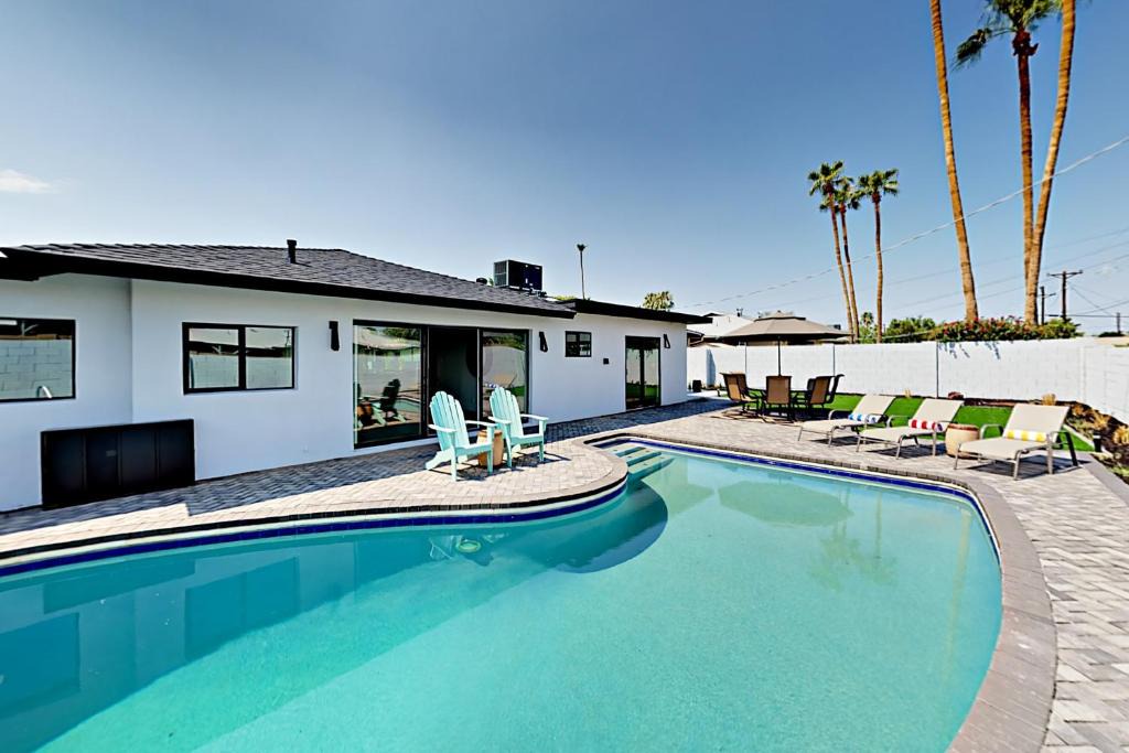 Village Grove House | Mid-Century Gem
