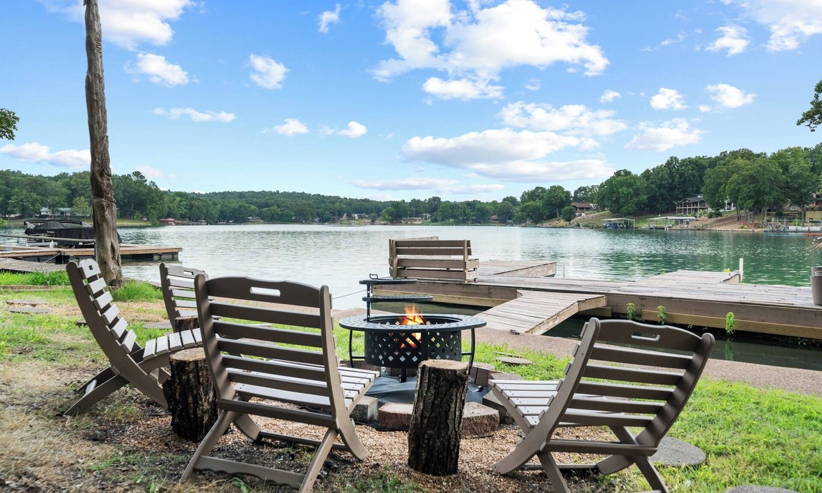 Cherokee Village House | Mid-Century Lake House | Hot Tub | Dog Friendly