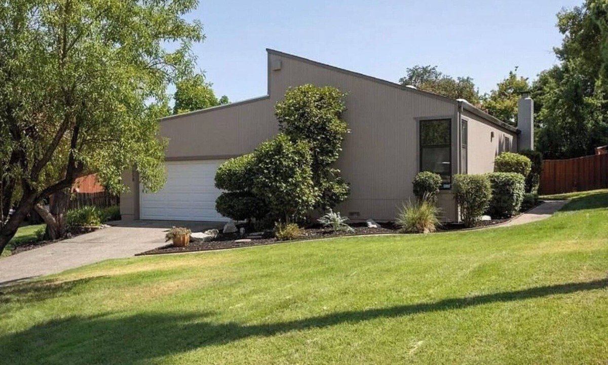 Citrus Heights House | Mid Century Modern Home Pet Friendly with Beautiful Backyard