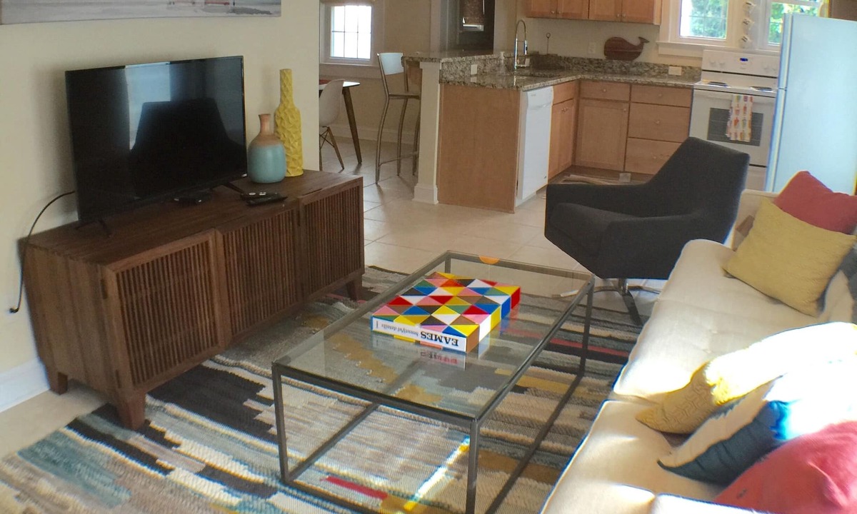 Northeast Virginia Beach Apartment | Mid century modern 1 bedroom apartment