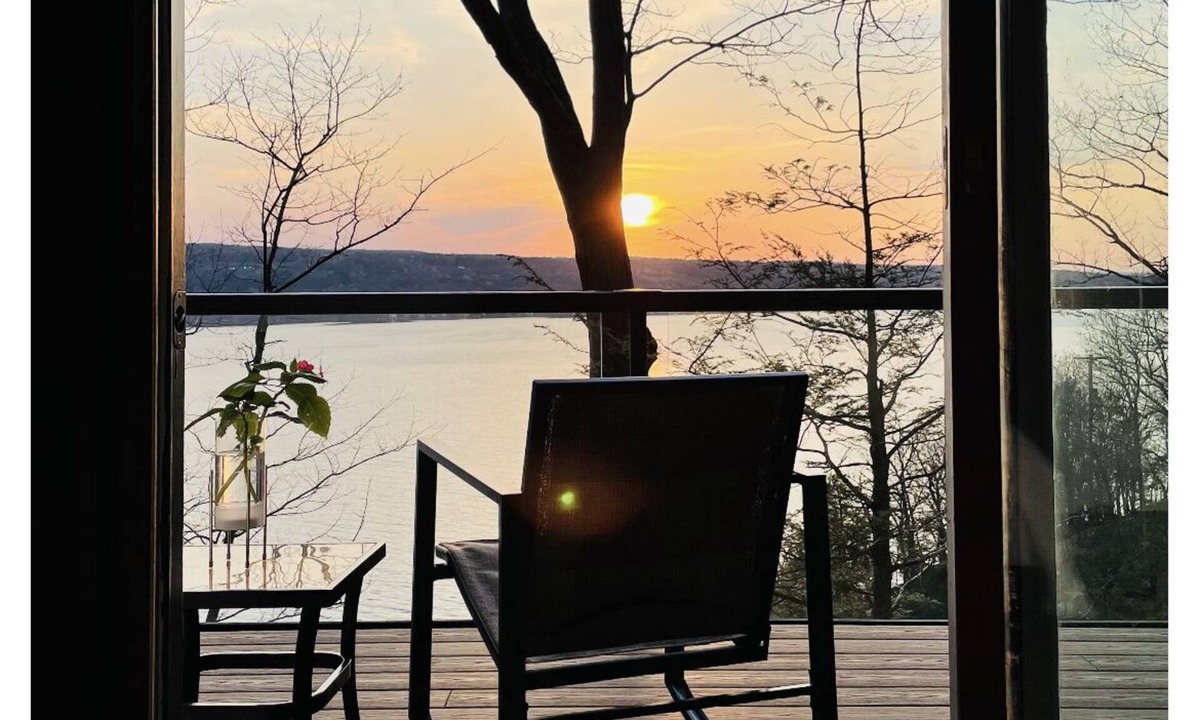 Ithaca House | Mid-Century modern Lakeview Stay