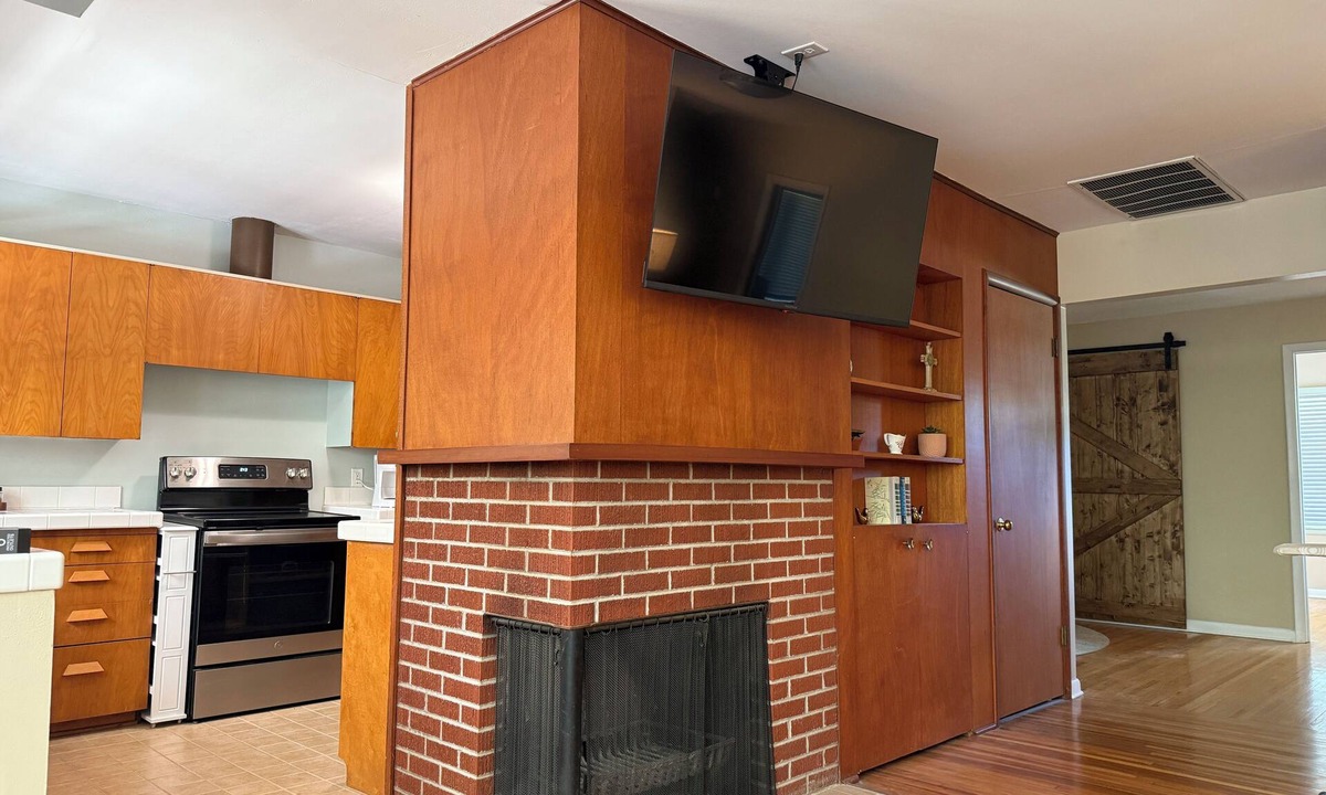 Stillwater House | Mid-Century Modern on University Ave – Take a walk to OSU!