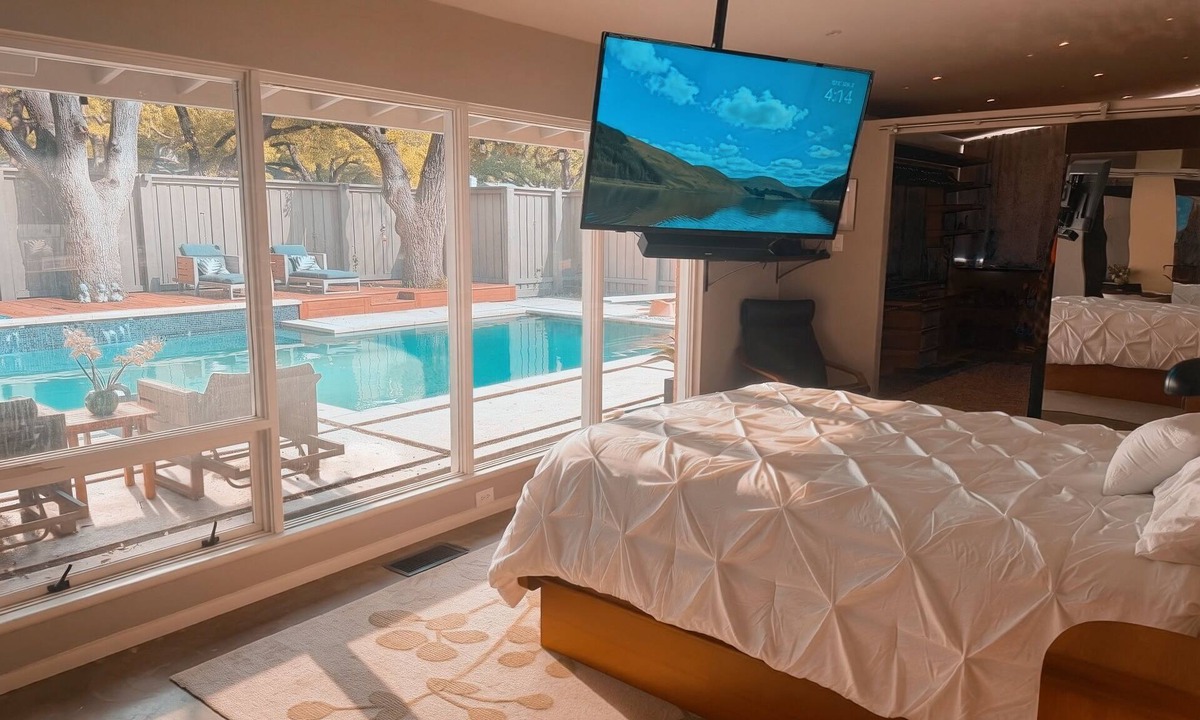 Northwest Dallas House | Mid-Century Modern Oasis w/Pool, Hot Tub & Fire Pit - Perfect World Cup Base