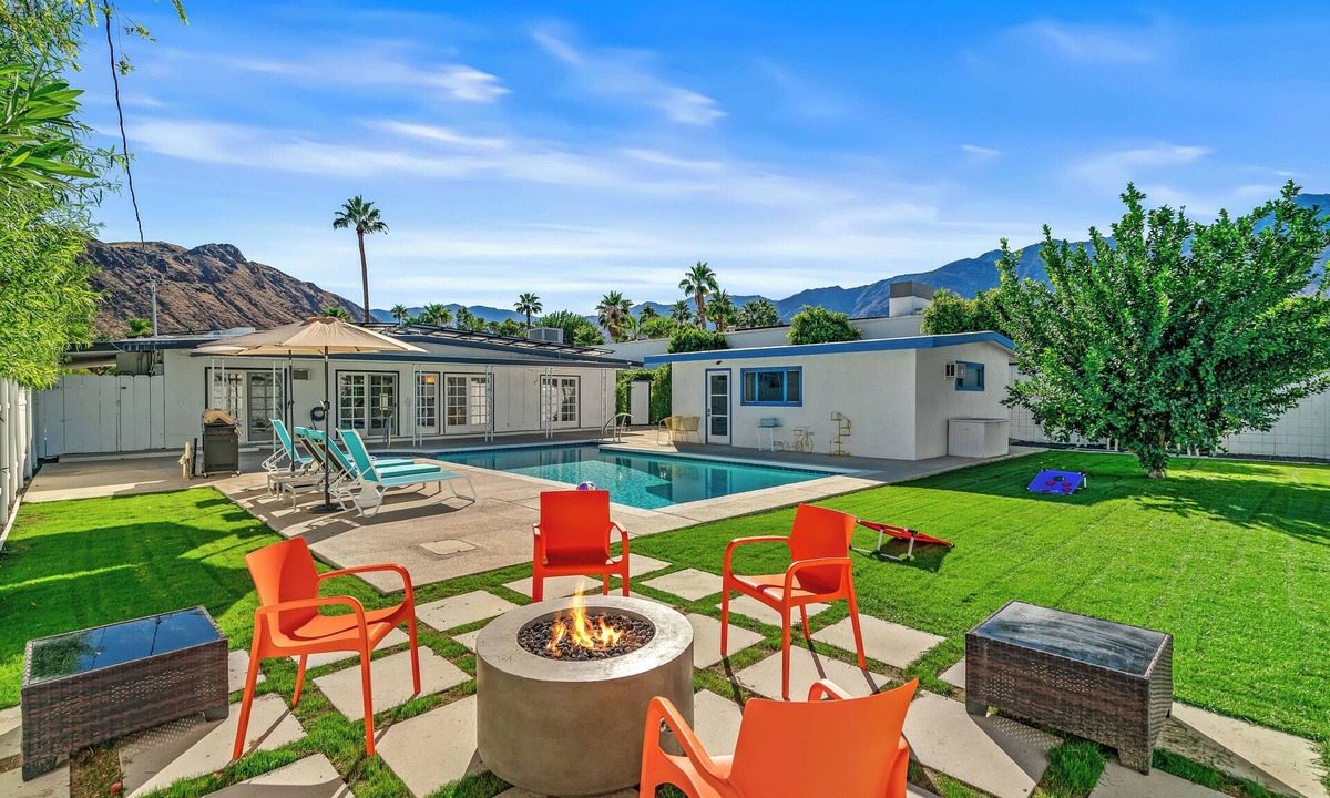 Araby Commons House | Mid-Century Mountain Paradise - Nestled in the heart of Araby, a Palm Springs' coveted neighborhood
