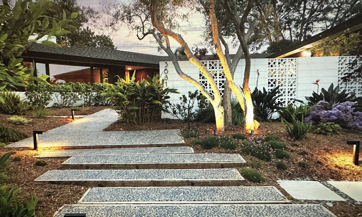 Roseville - Fleet Ridge House | Mid-Century Ranch- by the Beach