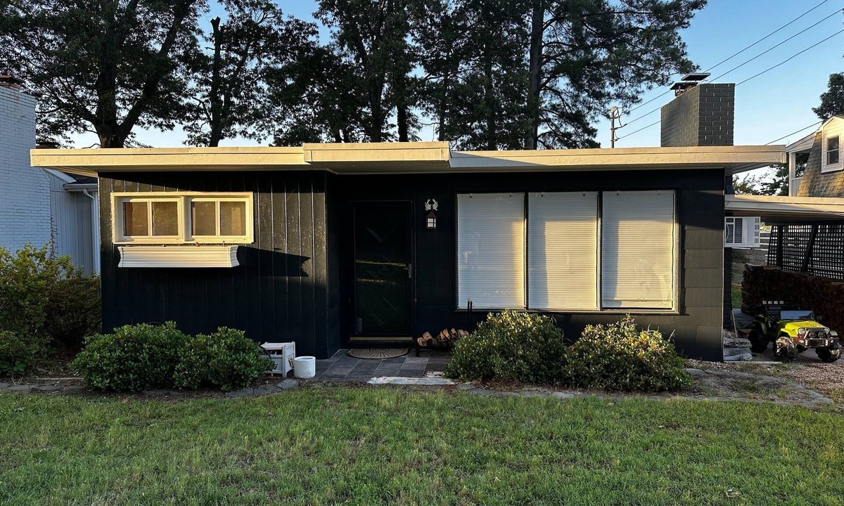 Dutton Cottage | Mid-Century Rivah Retreat with Dock, Fire Pit & Cozy Fireplace