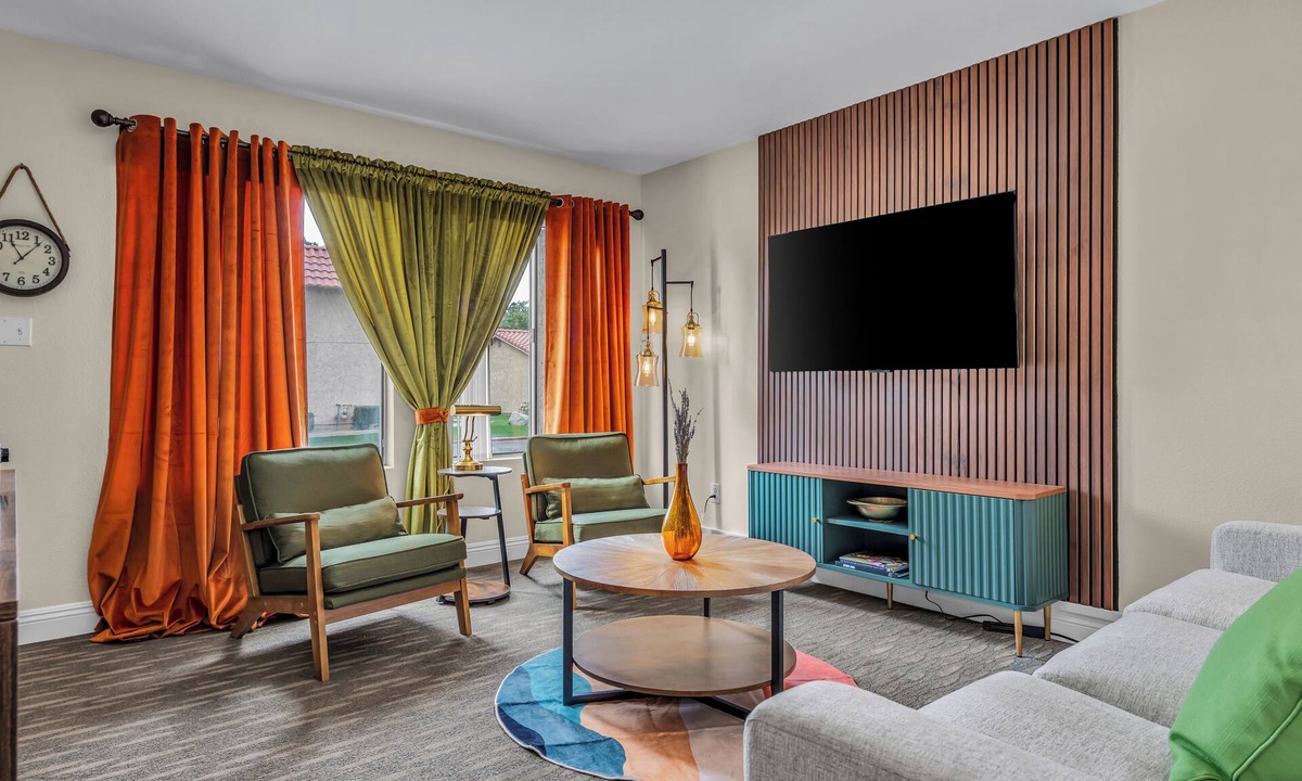 Indio Condo | mid-century style Getaway with pool in Gated Golf Resort