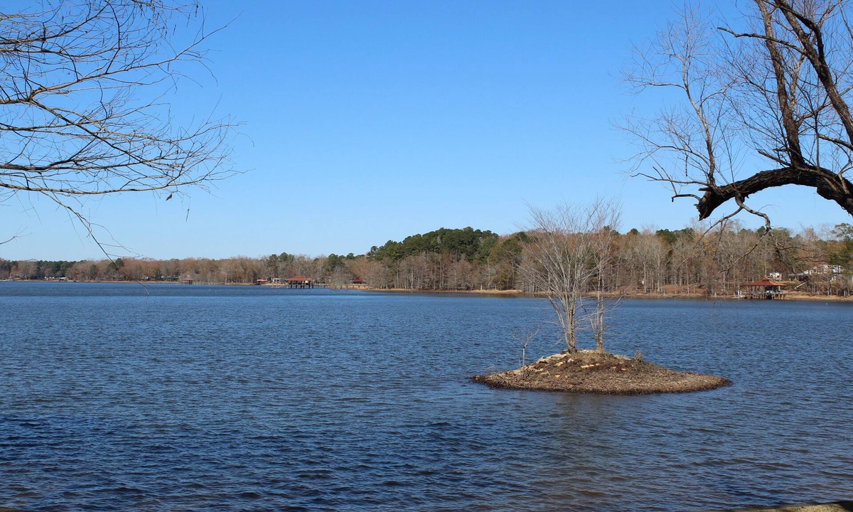 Negreet House | Mid Lake - Triple Forbes Fish Camp