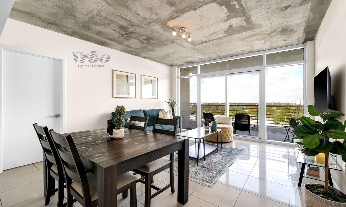 Midtown Condo | MIDBLOCK RESIDENCES 2BR/2BA FREE PARKING