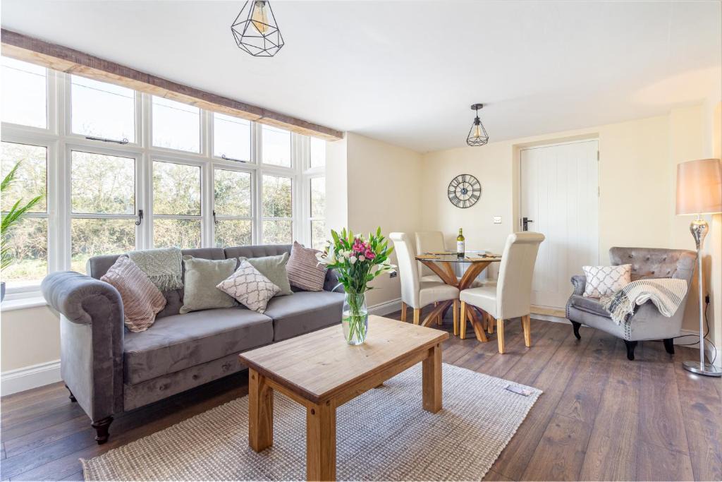 Eastgate House | Middle Cottage