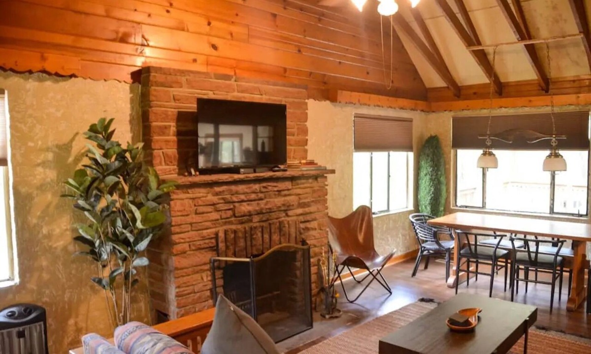 Drake Hotel | Middle Mountain Cabin at the Woolly Bugger Inn