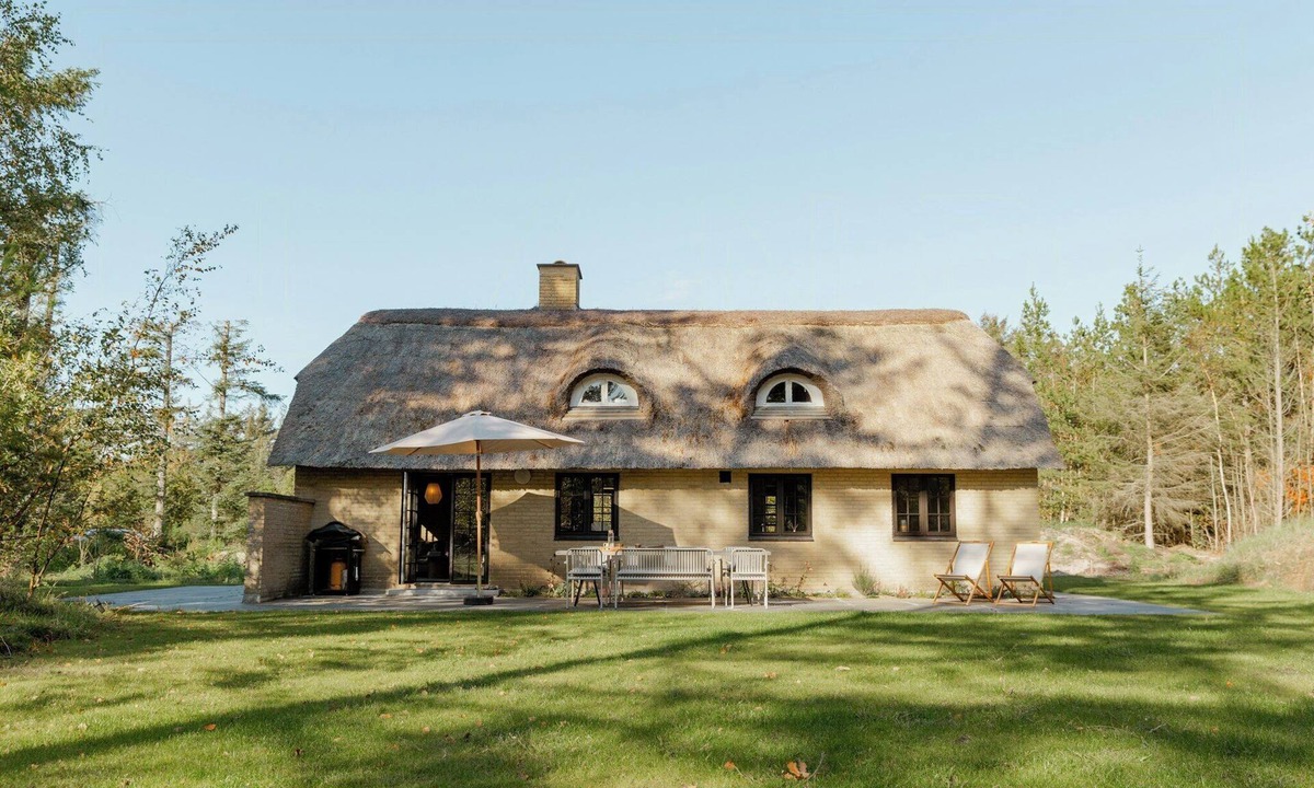 Øhuse House | Middle of forest with sea and reserve