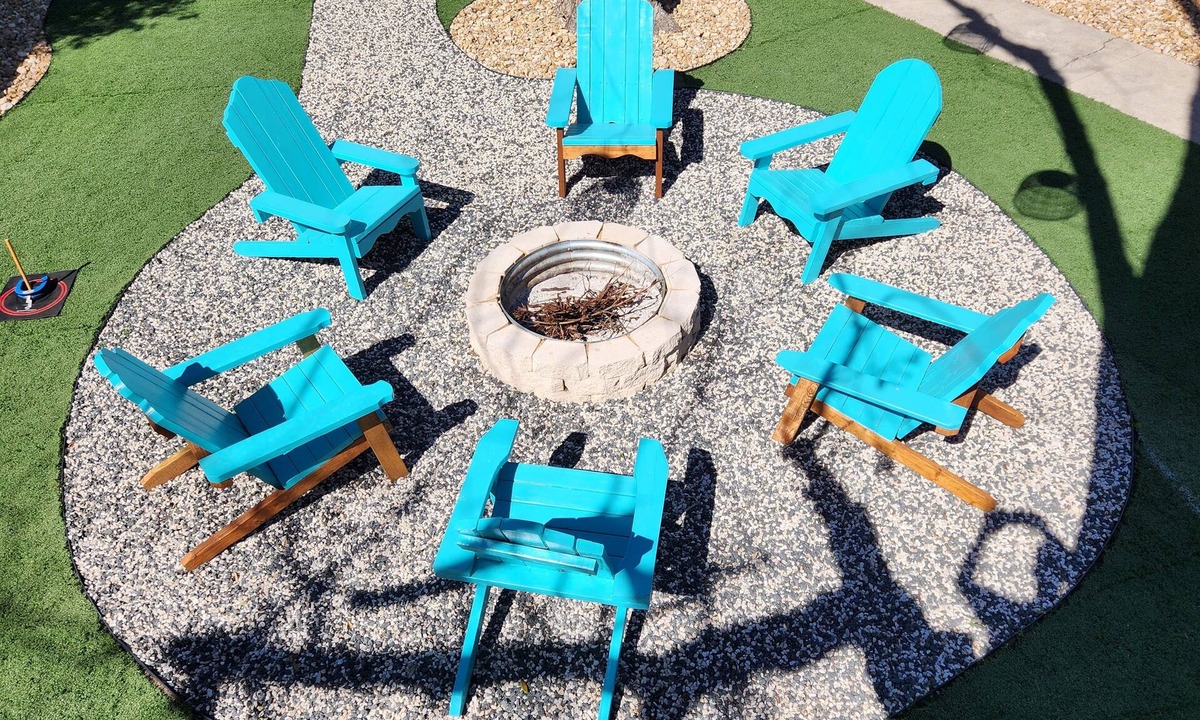 Harlandale House | Midnight Lantern Riverwalk ⛳️ . Golf nearby,Cornhole, Lifesize Checkers,Foosball