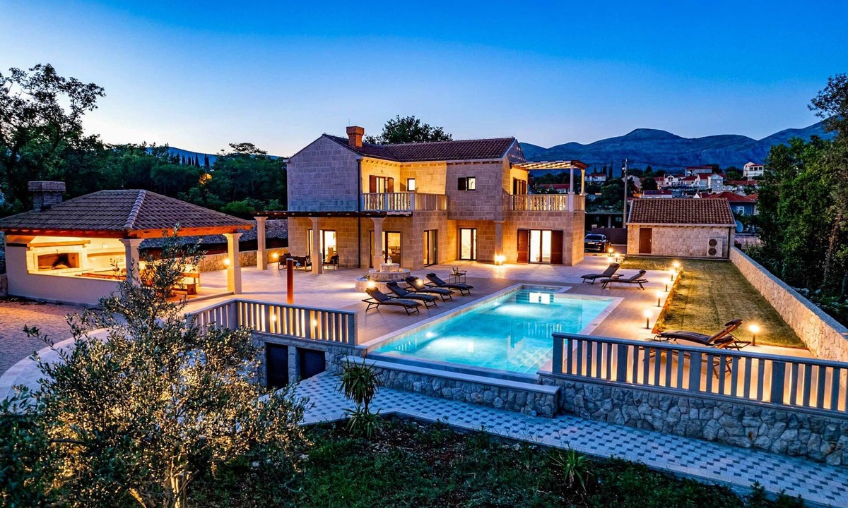 Cilipi Villa | Midnight Serenity - Four Bedroom Villa, Sleeps 8