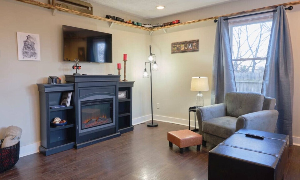 Midway House | Midnight Train to Midway