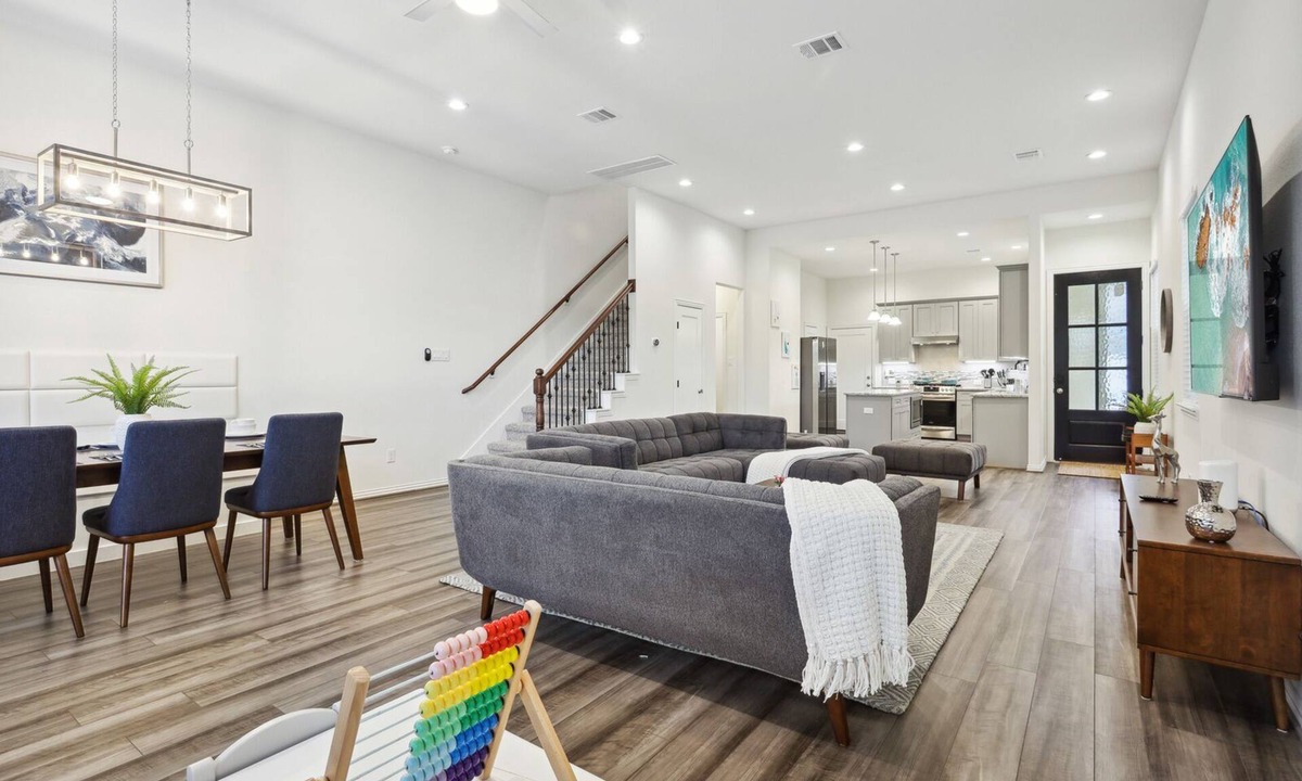 OST - South Union House | Midterm Ready, Large 2King BD Home Near HOU Med CTR, NRG Stadium & HOU Downtown