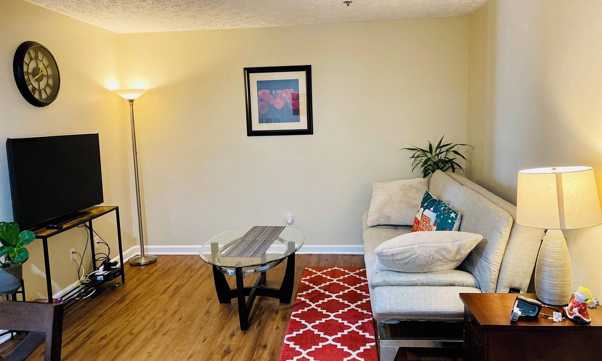 West End Apartment | Midtown 2BR/2BA Long-Term near Vandy/St.Thomas