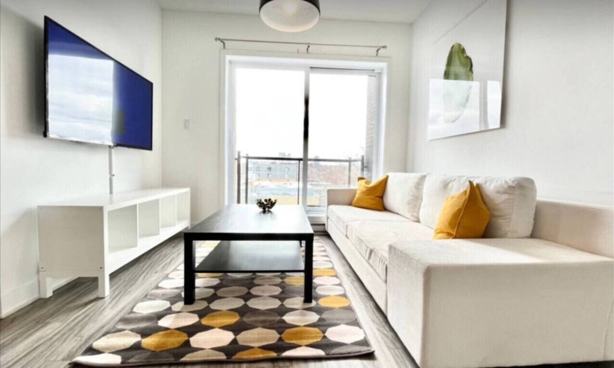 Cote-Des-Neiges—Notre-Dame-De-Grace Apartment | Midtown *612* - Condo 2 bdr