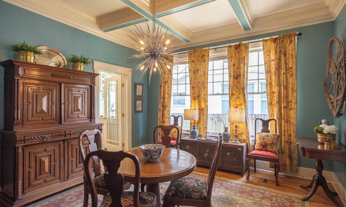 Central Gardens House | Midtown Central Gardens Bungalow