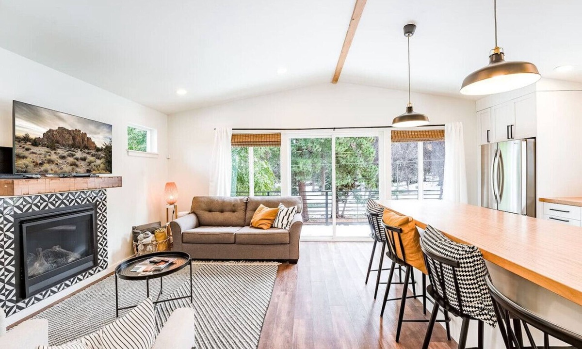 Orchard District Apartment | Midtown gem I Park view I Full kitchen