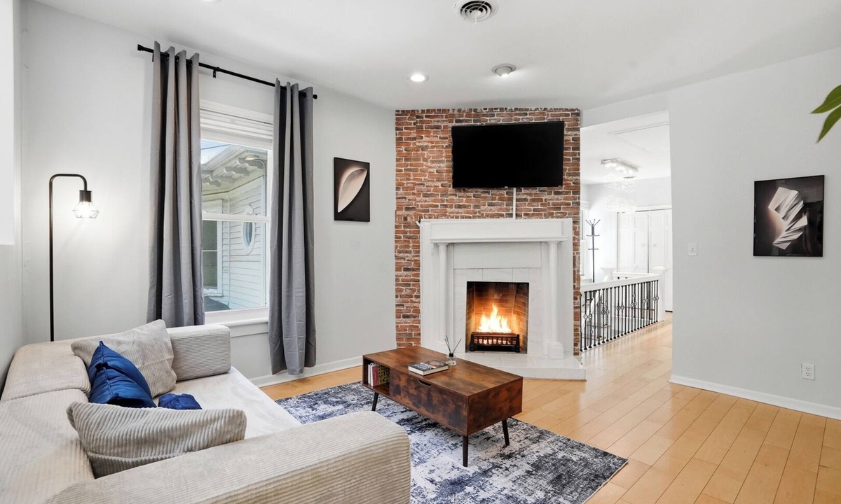 Midtown Apartment | Midtown Gem Just 1 Block to Piedmont Park! Free Parking & Private Entrance