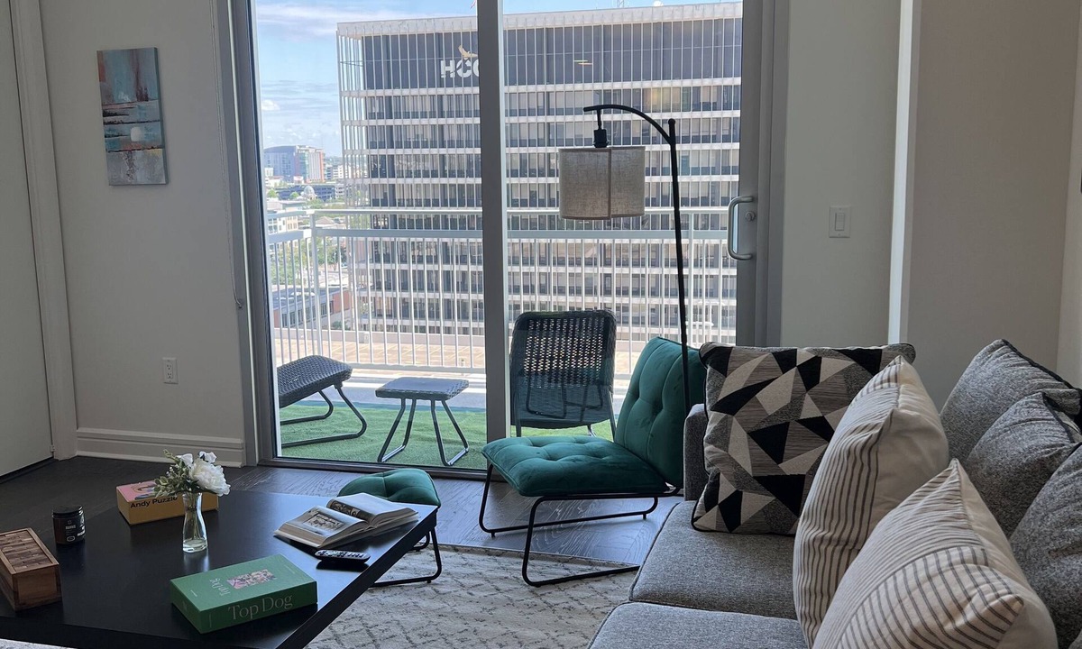 Midtown Apartment | Midtown High Rise