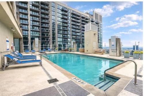 Midtown Apartment | Midtown LuxePad 1B1B with Pool Gym Grills Xbox