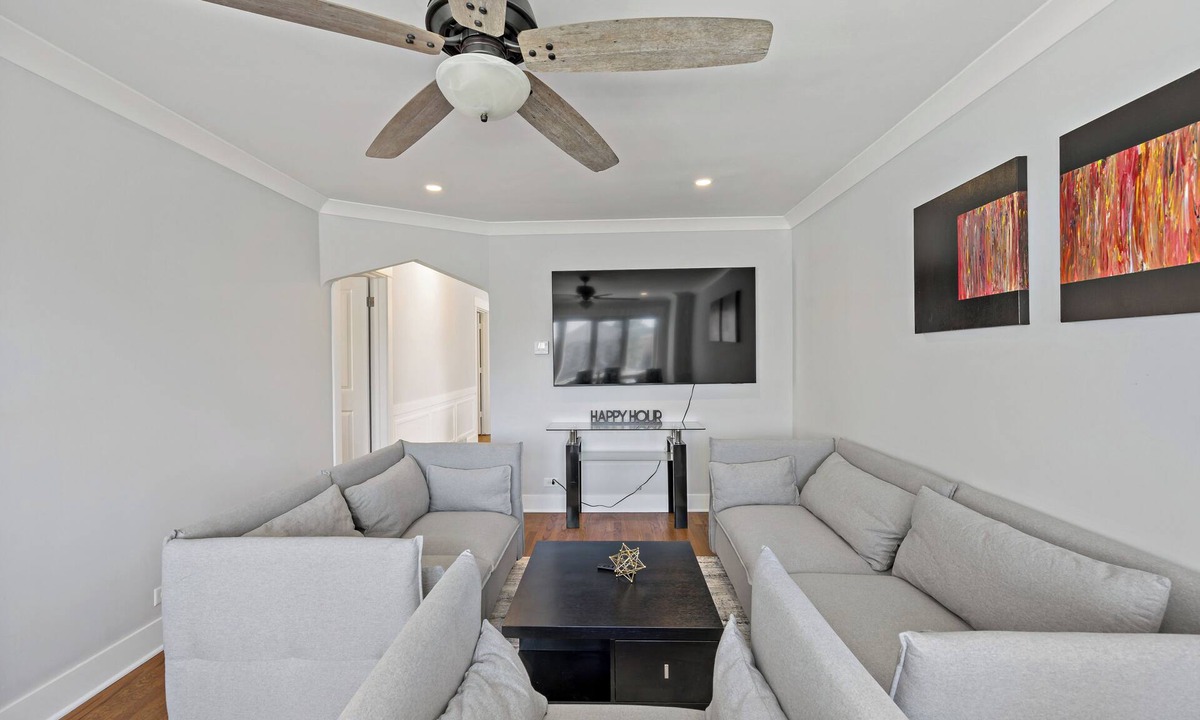 Garfield Ridge House | Midway Paradise with Kids Room