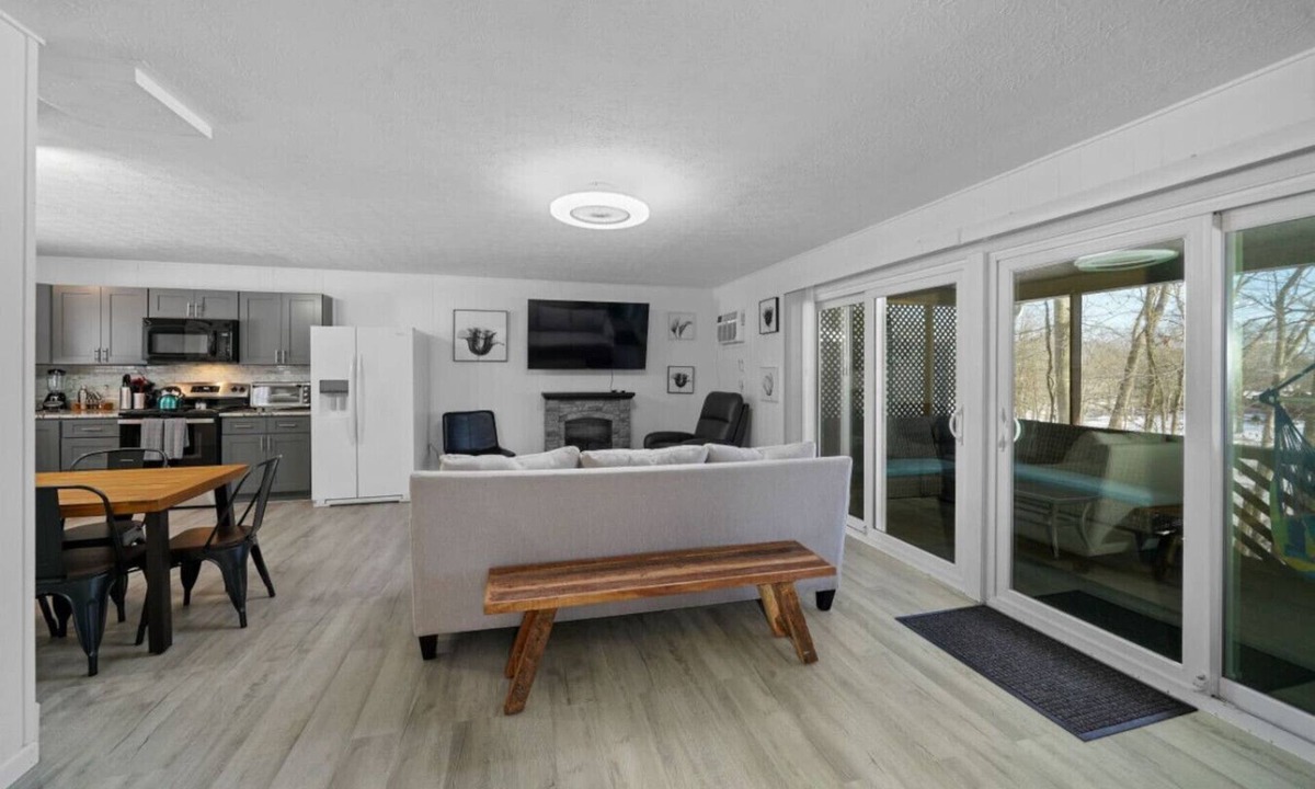 Streetsboro House | Mighty Duck At Heron Hill Retreat Hot Tub On Lake!