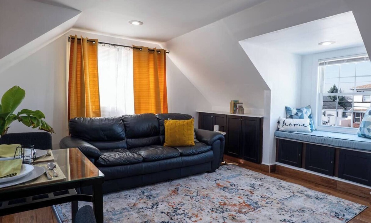 Valley Stream Apartment | Mikha's Oasis:n Ultimate Escape