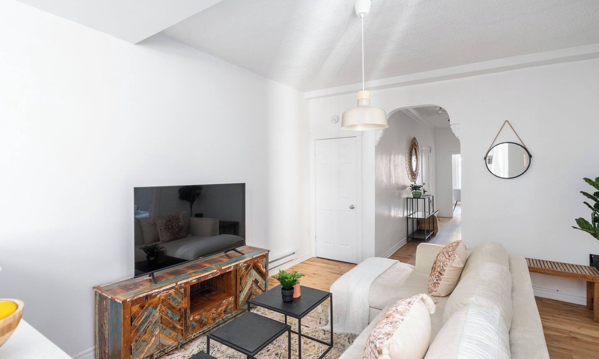 Mile End Apartment | Mile-End 3 BDR Cozy Retreat