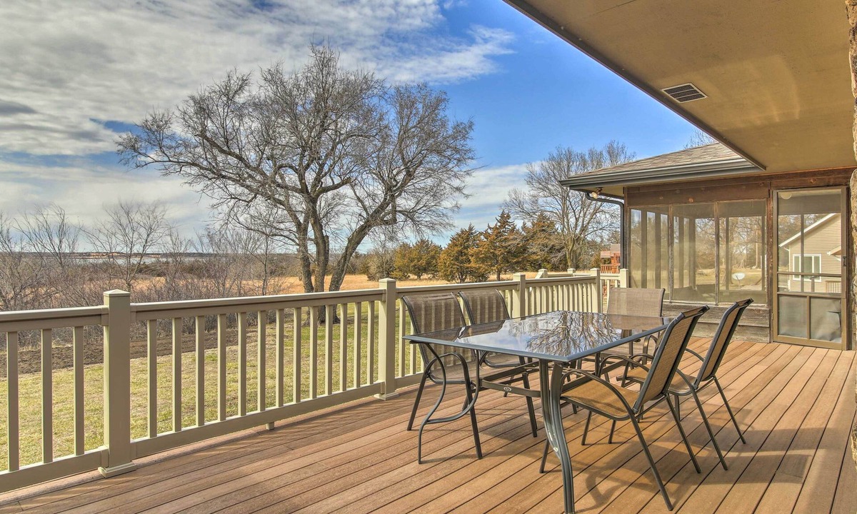 Milford House | Milford Lake Vacation Rental: Walk to Beach!