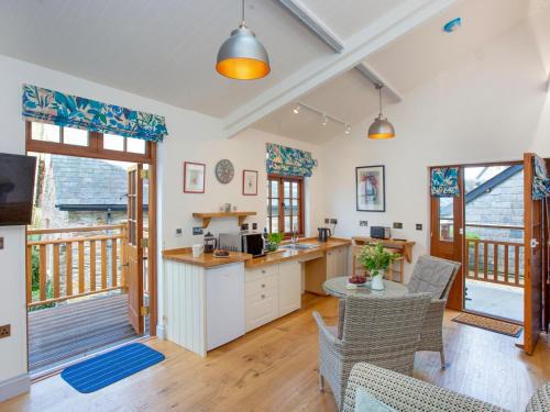 Tuckenhay Apartment | Mill Balcony