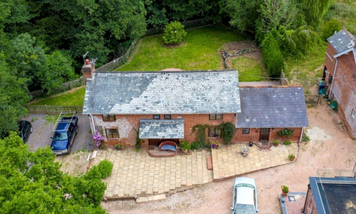 Bicton Cottage | Mill Cottage: Hire In Aylesbeare, Devon