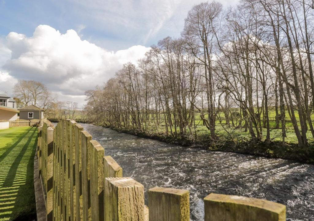 Eamont Bridge House | Mill End