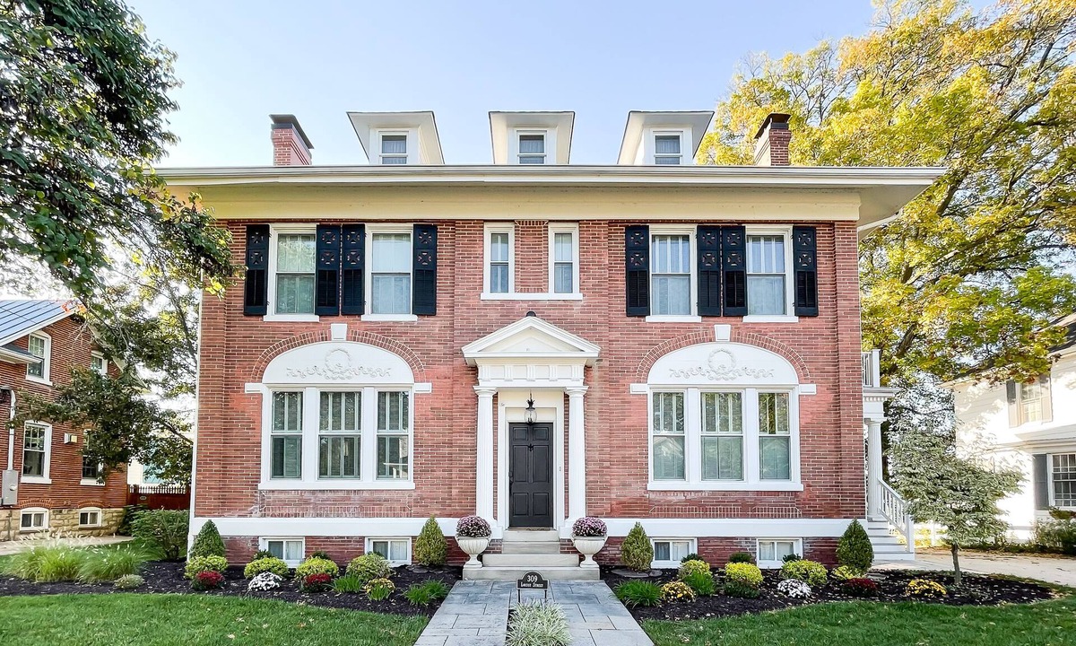 Washington House | Mill Haus - Heated Swimming Pool, Hot Tub, Dog Friendly, Downtown