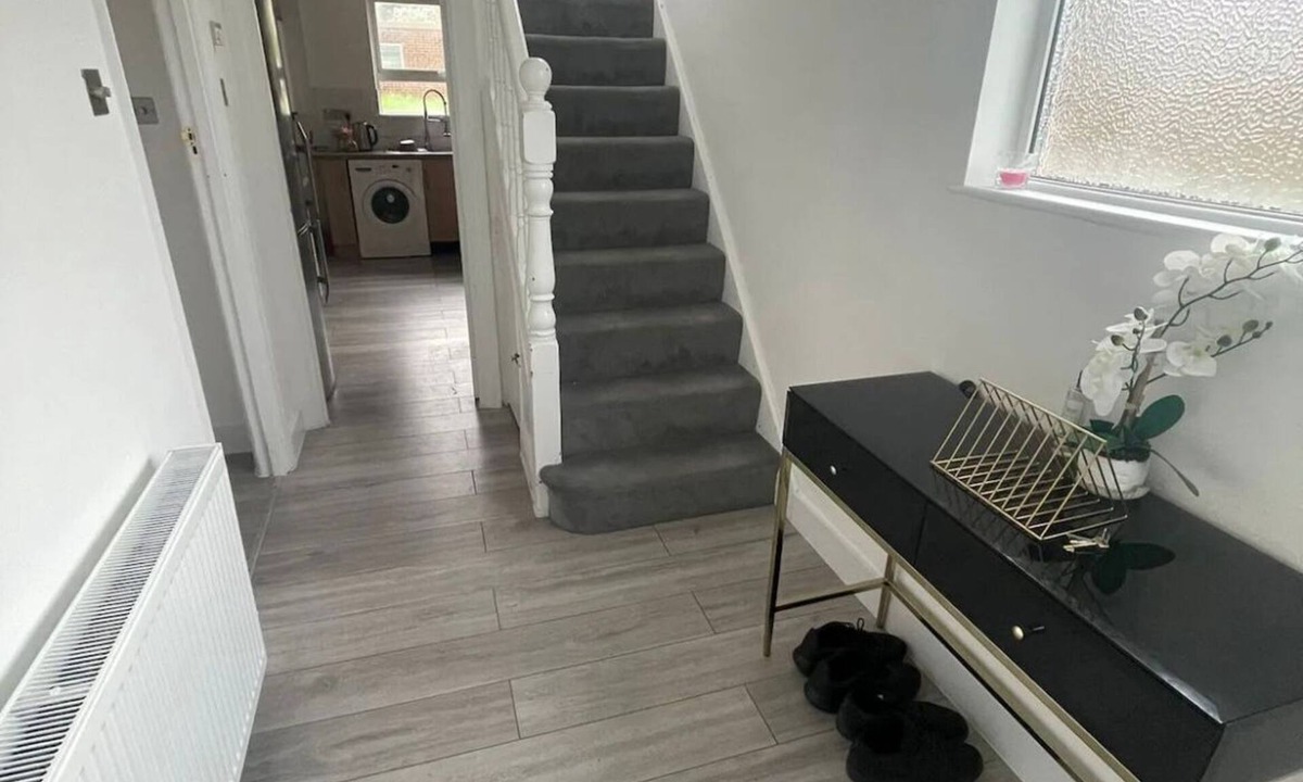 Hale House | Mill Hill 3 bed house