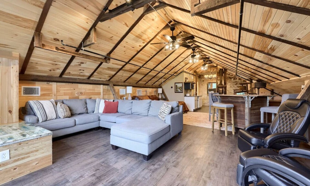 Stouchsburg Apartment | Mill House - The Highland Suite