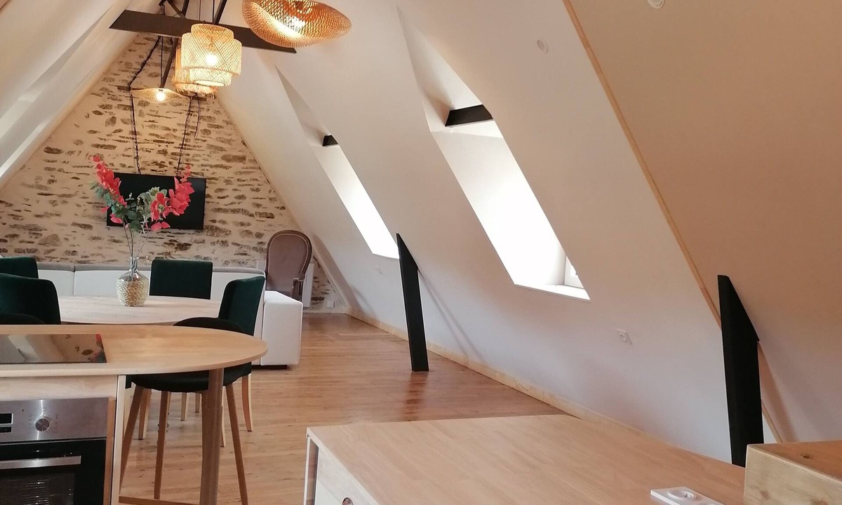 Plouneventer Apartment | Mill, pond, 20 min from the sea, ideal for a family of 4 to 6 people.