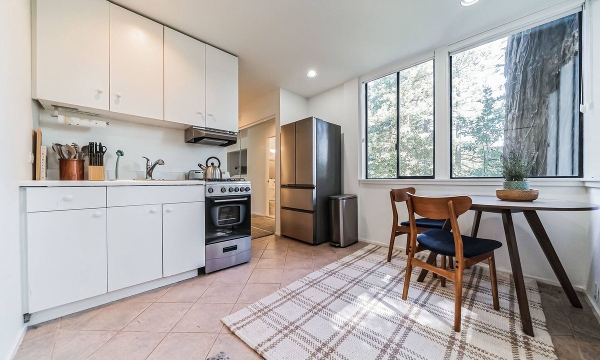 Mill Valley Apartment | Mill Valley Treehouse Apt 1 Bedroom Apts by RedAwning